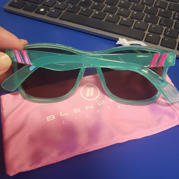 Blenders Sunglasses - Picture 4 of 4
